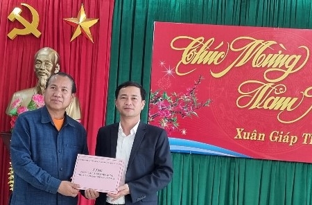 Thắt chặt tình đoàn kết Việt - Lào nhân dịp Tết Nguyên đán Giáp Thìn 2024