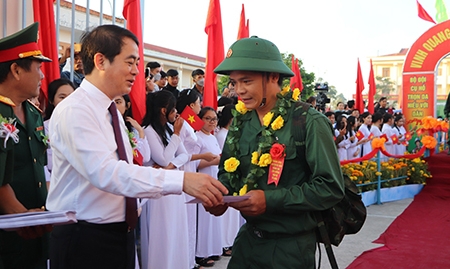 Hậu Giang: Long trọng tổ chức Lễ giao - nhận quân