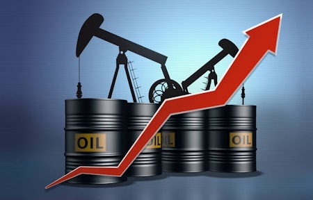 Giá xăng dầu hôm nay 3/3: Tăng mạnh, lên mức cao nhất trong 4 tháng