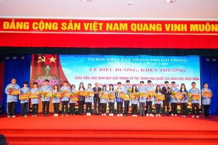 Hải Phòng chi hơn 6 tỷ đồng khen thưởng giáo viên, học sinh đoạt giải các môn văn hoá cấp Quốc gia năm học 2023-2024