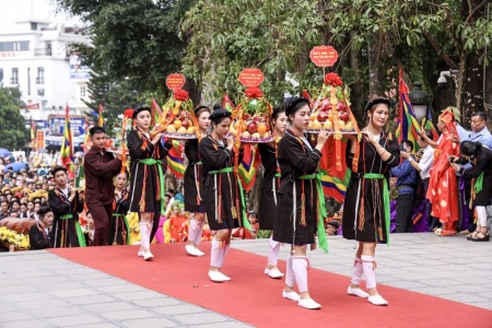 Hàng vạn du khách hành hương "Đến với Phật, về với Mẫu" ở Lễ hội Tây Thiên 2024