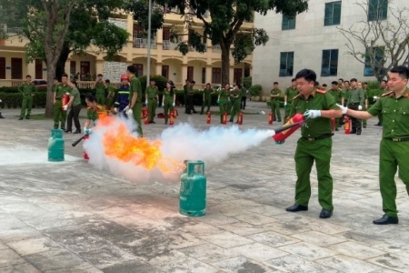 Thanh Hóa tập huấn kiến thức, kỹ năng về PCCC và CNCH cho cán bộ, chiến sỹ Công an