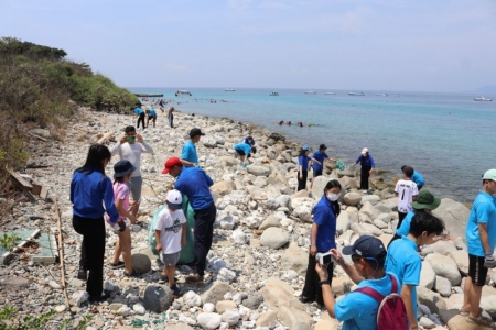 Khánh Hòa: Hoạt động ý nghĩa nhằm tái tạo nguồn lợi thủy sản vịnh Nha Trang