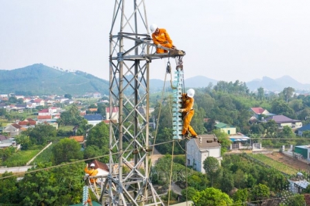 EVN đảm bảo cung cấp điện an toàn, liên tục phục vụ phát triển kinh tế - xã hội