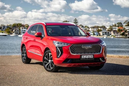 Nhiều hãng ô tô "ra hàng" phân khúc gầm cao trong tháng 4/2024