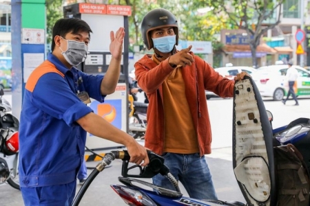 Từ 15h hôm nay, giá xăng Ron 92 tăng gần 300 đồng/lít