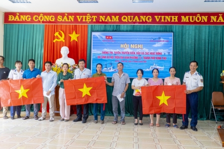 Cảnh sát biển đồng hành với ngư dân