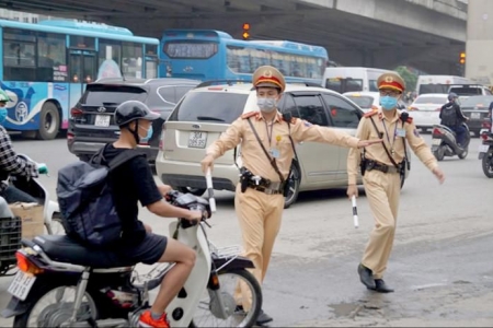 Lỗi vượt đèn đỏ, đèn vàng với ô tô, xe máy sẽ bị phạt bao nhiêu?