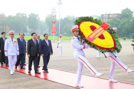 Lãnh đạo Đảng, Nhà nước vào Lăng viếng Chủ tịch Hồ Chí Minh nhân kỷ niệm 49 năm Ngày Giải phóng miền Nam