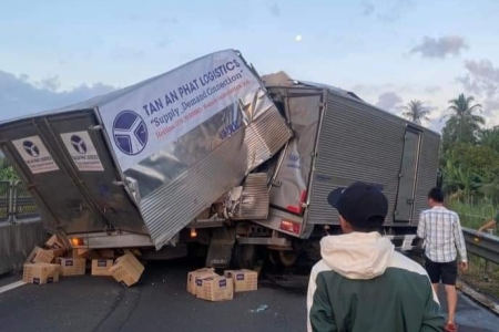 Tai nạn liên hoàn trên Cao tốc Trung Lương - Mỹ Thuận gây ùn tắc khoảng 10 km