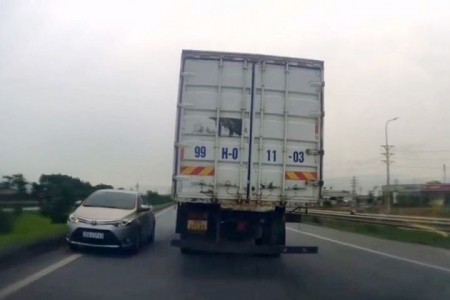 Phạt tài xế lái xe ô tô đi ngược chiều trên cao tốc Hà Nội - Bắc Giang