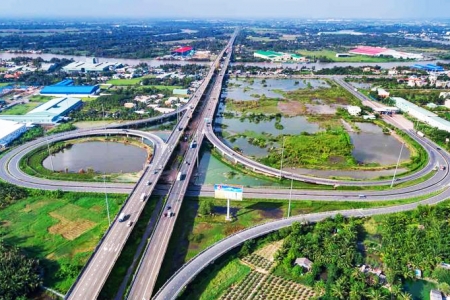 Long An phấn đấu đến năm 2030 là trung tâm phát triển kinh tế năng động, hiệu quả, bền vững của khu vực phía Nam