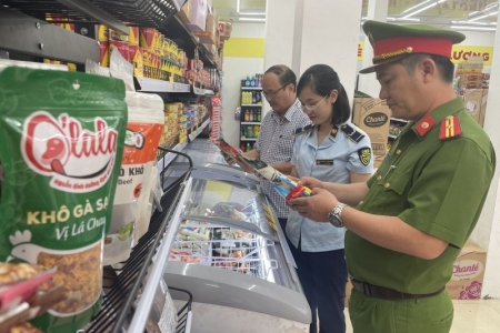 QLTT Quảng Bình tăng cường công tác kiểm tra, kiểm soát trong “Tháng hành động vì an toàn thực phẩm”