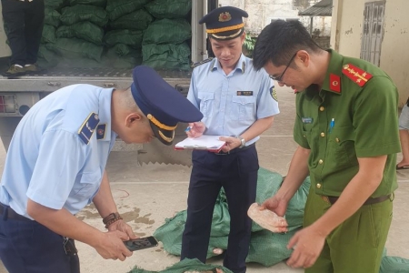 Lạng Sơn: Phát hiện, tạm giữ 7 tấn thực phẩm đông lạnh không rõ nguồn gốc