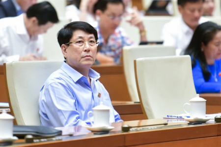 Bộ Chính trị, Ban Bí thư được quyết định tạm đình chỉ công việc với những cán bộ nào?