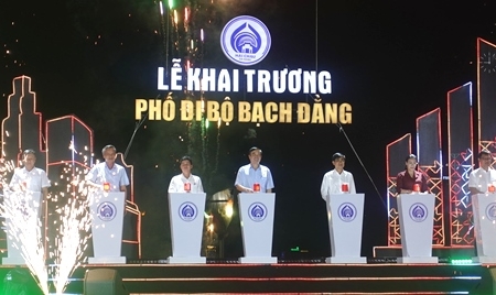 Đà Nẵng: Khai trương phố đi bộ Bạch Đằng phục vụ khách thập phương