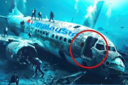 Sau 10 năm mất tích, hình ảnh xác máy bay MH370 xuất hiện dưới đáy biển?