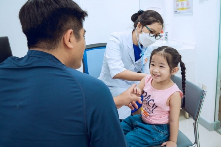 Rà soát trẻ chưa tiêm vaccine sởi để tiêm bù phòng dịch