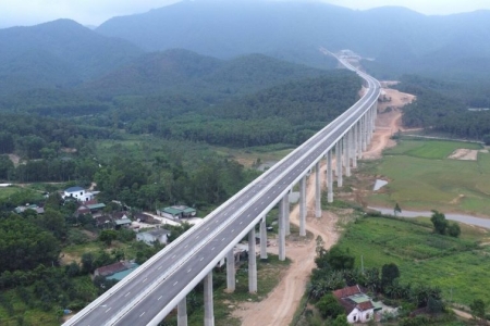 Thông xe toàn tuyến cao tốc đoạn Diễn Châu - Bãi Vọt