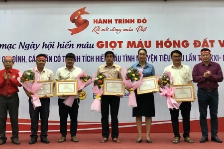 Bình Định tôn vinh gia đình, cá nhân hiến máu tình nguyện tiêu biểu