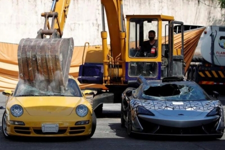 Philippines mạnh tay tiêu hủy siêu xe Lamborghini, Bentley nhập lậu ra sao?