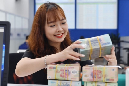 Hôm nay, thêm một ngân hàng tăng lãi suất lên đến 0,7%/năm