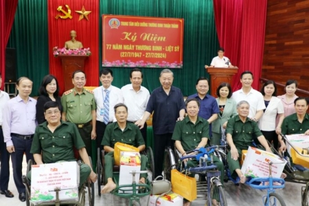 Chủ tịch nước Tô Lâm thăm, tặng quà Trung tâm Điều dưỡng thương binh Thuận Thành