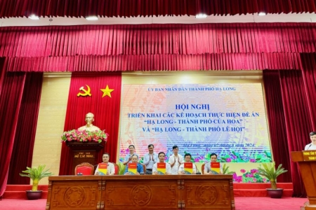 Ký cam kết thực hiện các mục tiêu của đề án “Hạ Long -Thành phố của hoa” và “Hạ Long-Thành phố của lễ hội”