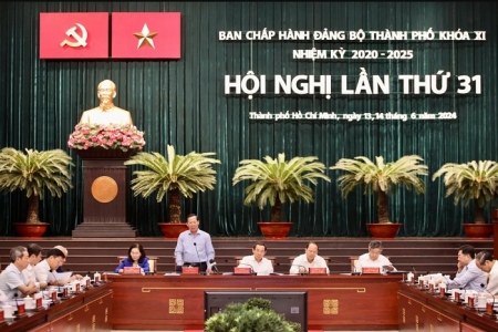 Ban Thường vụ Thành ủy TP. Hồ Chí Minh yêu cầu không để lọt người có vi phạm vào cấp ủy khóa mới