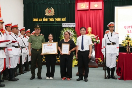 Thừa Thiên Huế- Trao Bằng Tổ quốc ghi công đối với Liệt sỹ Trung tá Trần Duy Hùng