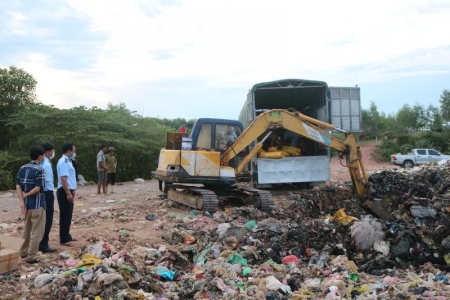 Tiêu hủy hơn 11 tấn sản phẩm động vật là mỡ bò không rõ nguồn gốc, xuất xứ