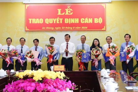 An Giang trao quyết định bổ nhiệm nhiều cán bộ