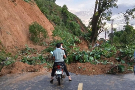 Khẩn trương khắc phục sự cố sạt lở trên các quốc lộ, tỉnh lộ tại Thanh Hóa