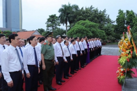 Đoàn đại biểu tỉnh Thanh Hóa dâng hương tưởng niệm Chủ tịch Hồ Chí Minh, Mẹ Việt Nam Anh hùng và các Anh hùng liệt sĩ nhân dịp Quốc khánh nước CHXHCN