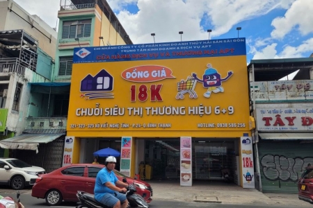 Nhiều cửa hàng “siêu thị đồng giá” tại TP. Hồ Chí Minh bán hàng không có tem nhãn phụ theo quy định