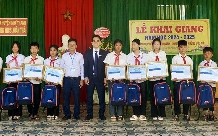 Sacombank trao học bổng “Ươm mầm cho những ước mơ” tại Thanh Hóa