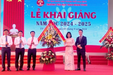 Lãnh đạo tỉnh Nam Định dự lễ khai giảng, chúc mừng năm học mới 2024 - 2025