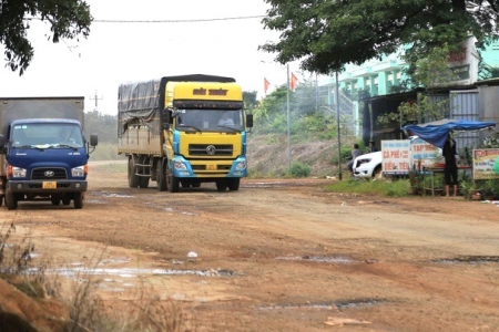 Đắk Nông cấm xe tải trên 7 tấn, xe khách trên 29 chỗ lưu thông qua đoạn sụt lún trên tỉnh lộ