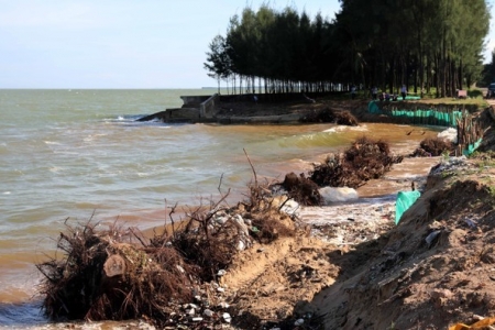 Thanh Hóa bảo đảm an toàn công trình đê điều, hồ chứa, bờ biển xung yếu ứng phó với bão số 3