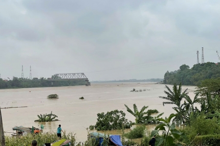 Sập cầu Phong Châu ở Phú Thọ: Nghi có nhiều người và phương tiện rơi xuống dòng nước lũ