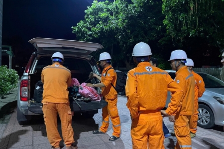 Tổng Công ty Điện lực miền Bắc thành lập 38 “đội xung kích” hỗ trợ Quảng Ninh, Hải Phòng khắc phục lưới điện