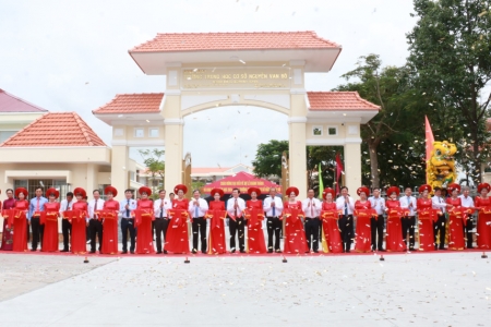 Long An: Khánh thành và khai giảng Trường THCS Nguyễn Văn Bộ