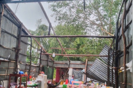 Cần Thơ: Hàng chục căn nhà tốc mái, bị sập do mưa kèm dông lốc