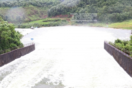 Thái Nguyên: Tăng lưu lượng xả nước qua tràn xả lũ hồ Núi Cốc