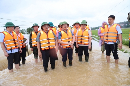 Thủ tướng Phạm Minh Chính về xã bị cô lập của Bắc Giang, kiểm tra công tác ứng phó mưa lũ