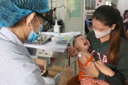 TP. Hồ Chí Minh: Đã có gần 20.000 trẻ từ 1-5 tuổi được tiêm bổ sung vaccine sởi