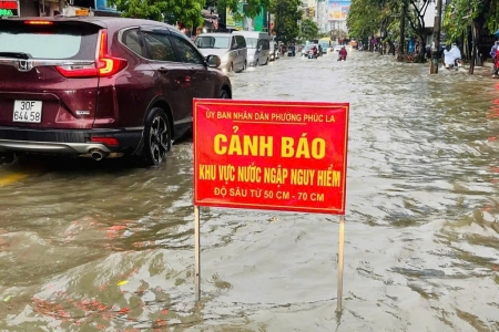 Hà Nội: Hạn chế phương tiện lưu thông qua đường 70 do ngập sâu