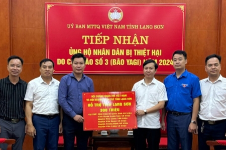 Hội Doanh nhân trẻ Việt Nam và Hội Doanh nhân trẻ tỉnh Lạng Sơn ủng hộ 300 triệu đồng khắc phục hậu quả bão số 3