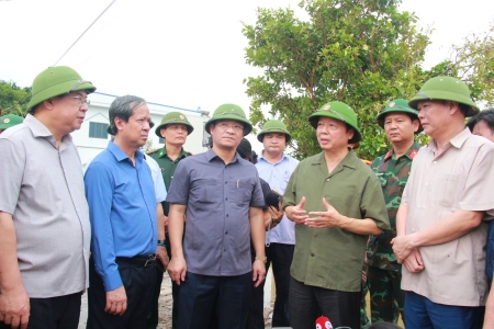 Phó Phủ tướng Trần Hồng Hà kiểm tra công tác ứng phó mưa lũ, khắc phục thiên tại Nam Định