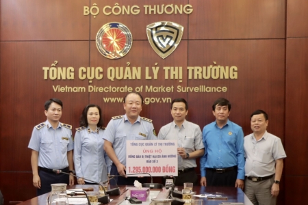 Lực lượng Quản lý thị trường quyên góp hơn 2,3 tỷ đồng ủng hộ người dân bị ảnh hưởng bởi bão, lũ